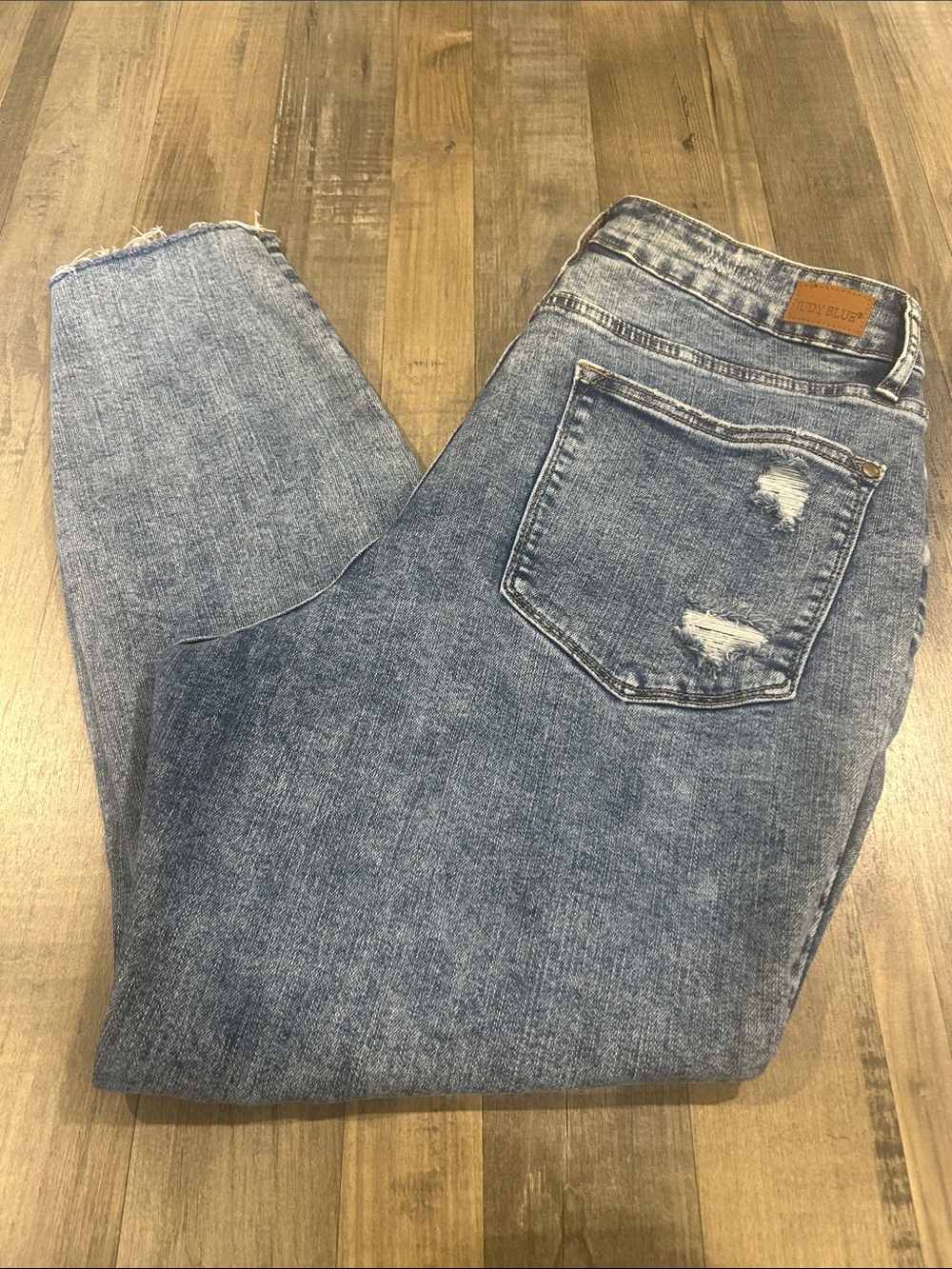 Judy Blue Light Blue Distressed Ankle Crop Jeans